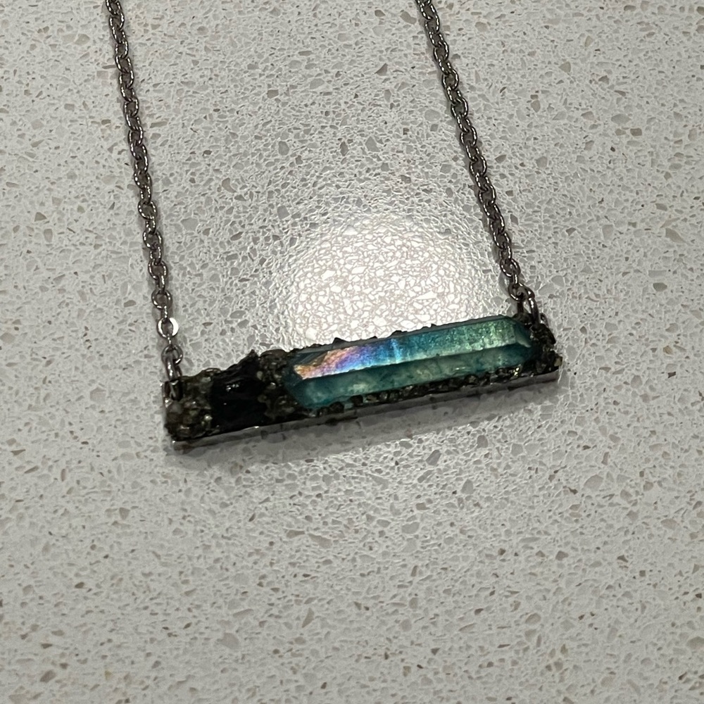 QUARTZ BAR NECKLACE | PROTECTION